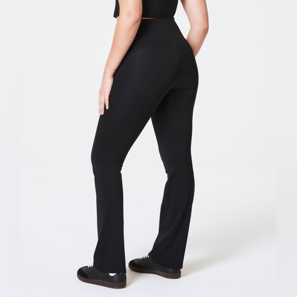 Spanx NWT Booty Boost Yoga Flare Legging Pants - Picture 2 of 12